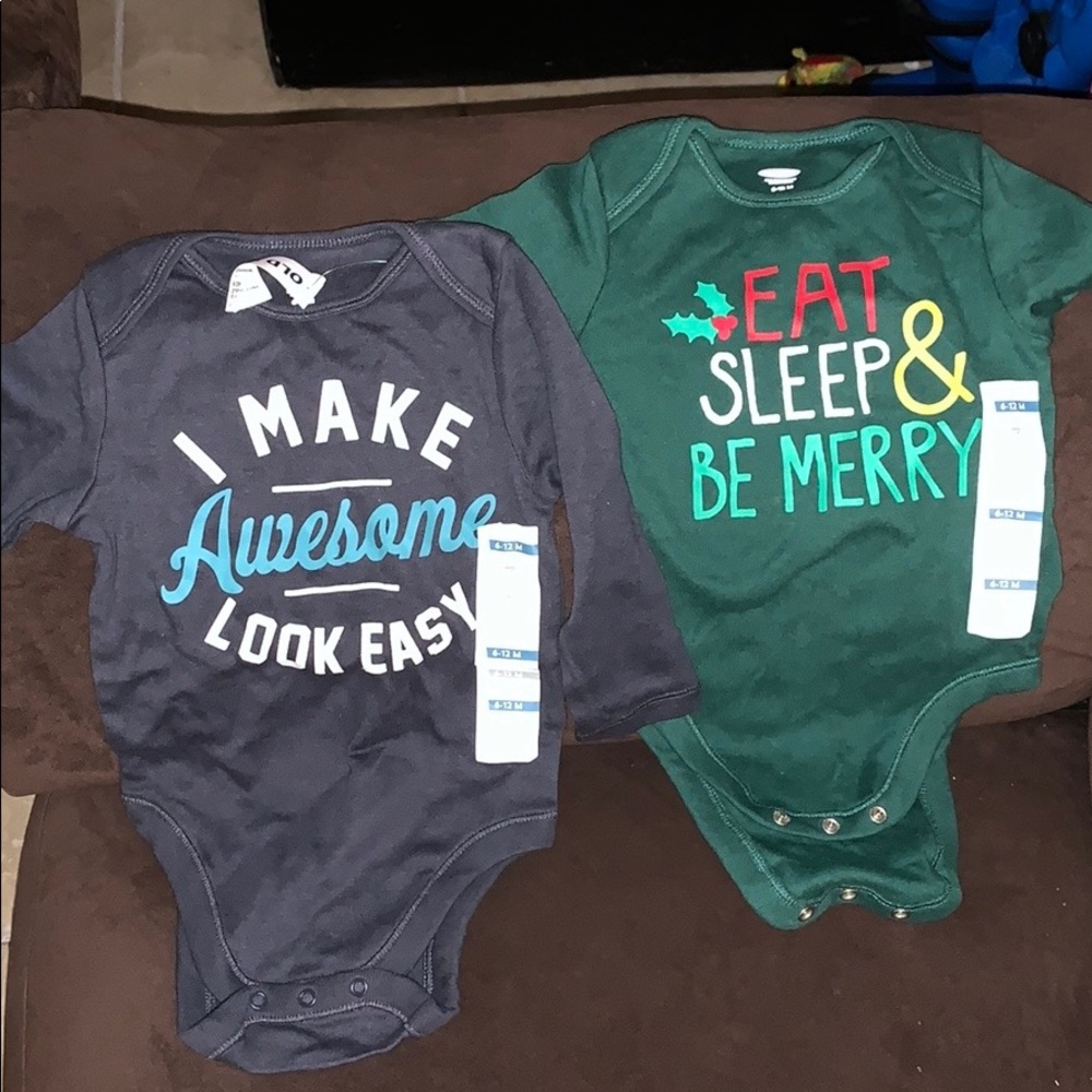 Bundle of 2 NWT 6-12m long sleeve onesies Holiday